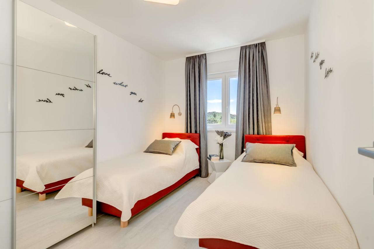 Modern 4* Luxury Apartment In Center Τρογκίρ Εξωτερικό φωτογραφία